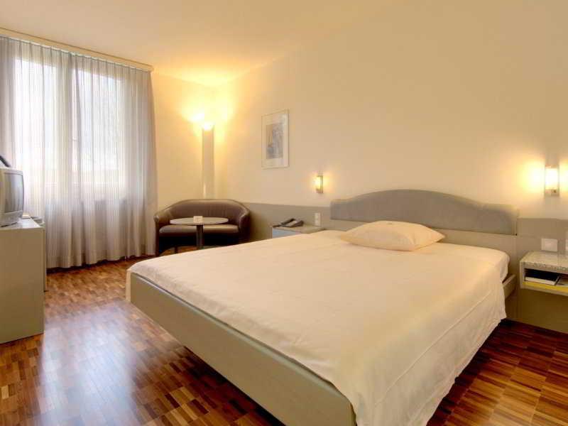 Hotel Fly Away โคลเธ่น ห้อง รูปภาพ