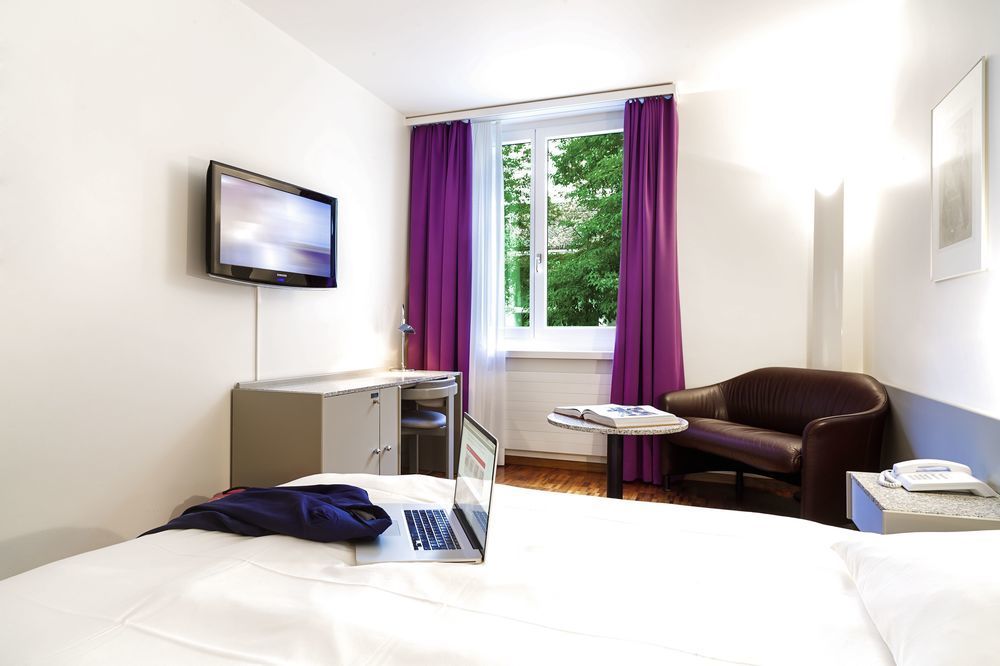 Hotel Fly Away โคลเธ่น ภายนอก รูปภาพ