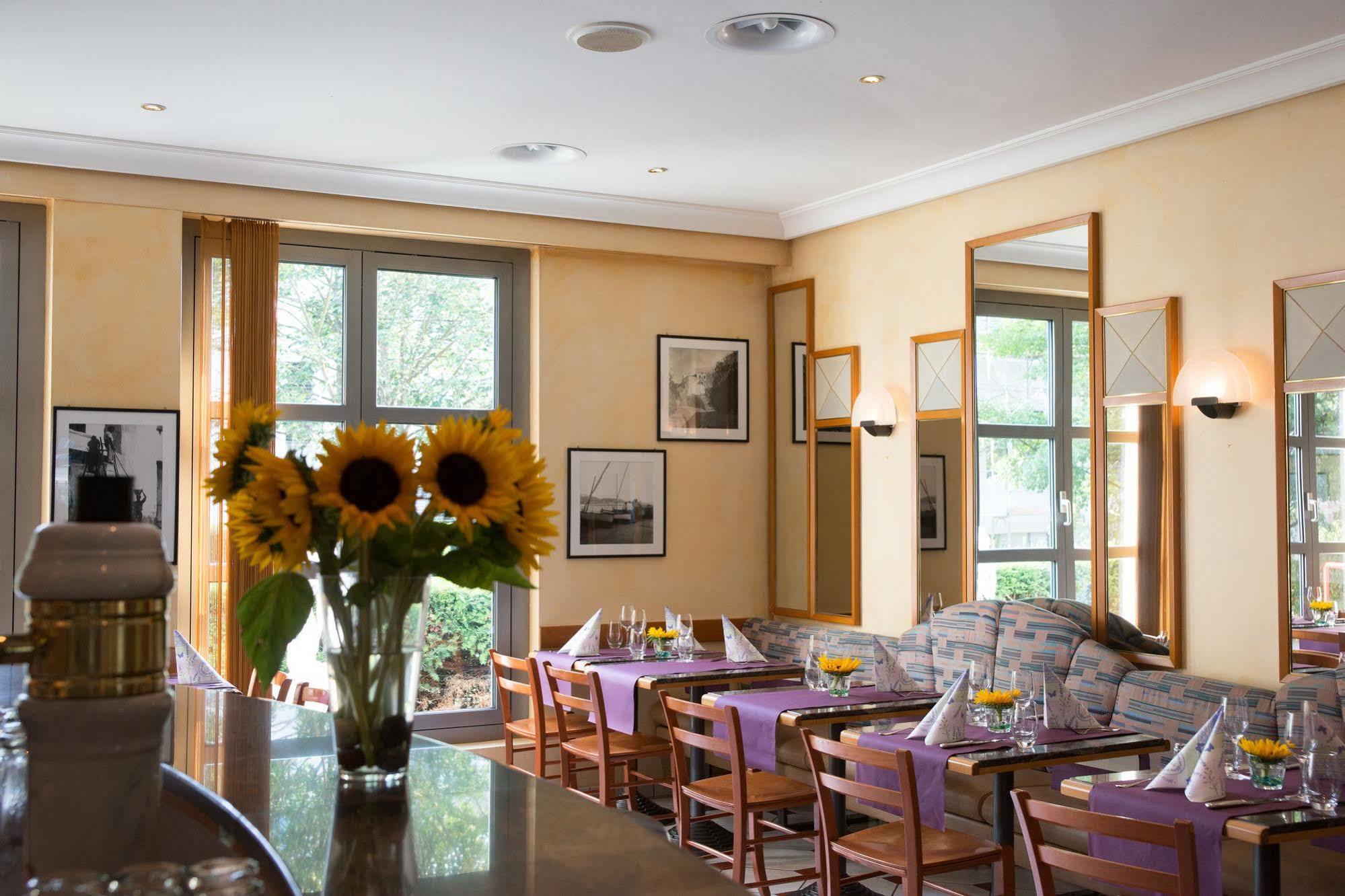 Hotel Fly Away โคลเธ่น ภายนอก รูปภาพ